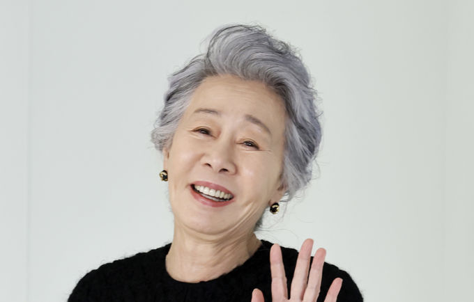'韓 첫 오스카' 윤여정 에미상 후보에도 올라