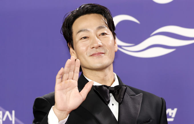 박해수, 5년만에 둘째 득남 청룡서 알린 '축복이' 품에