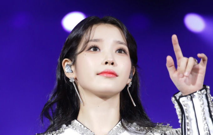 기꺼이 멈춰 선 '이 별' 아이유의 다정한 연대