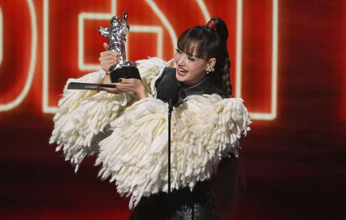 블랙핑크 리사, 亞 솔로 최초 MTV VMA '베스트 팝' 수상