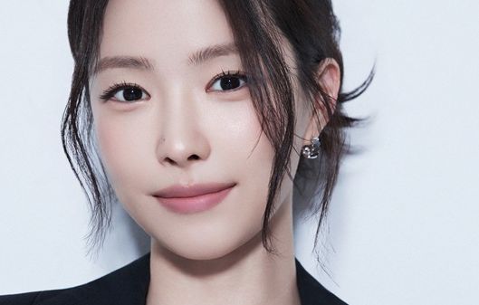 손나은, 17일 모친상 동생 손새은과 빈소 지켜