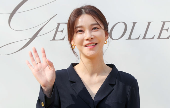 "뺨 때려서 고막 찢어져" 차예련, 학폭 의혹 부인