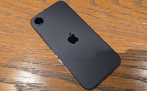 "99만원의 영리한 타협"…아이폰 17e 직접 써보니