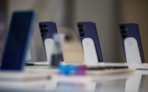 삼성, 에어드롭 열었다…아이폰과 파일 공유 가능