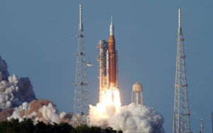 달로 떠난 아르테미스…탐사 넘어 자원 경쟁