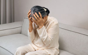 두통 증상 반복된다면…뇌출혈 신호일수도