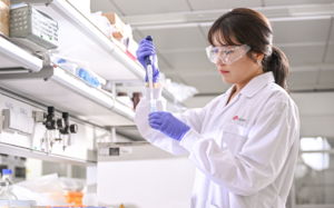 "돈되는 약 잡자"…제약사들 판권확보 경쟁