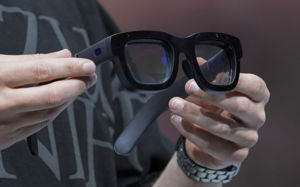 '갤럭시' 이름 뗄까…삼성, 첫 AI 안경 명칭 '글래스' 포착