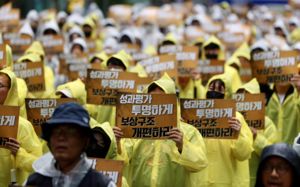 카카오 노조 "게임사 정리해고 강행땐 파업"