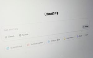 챗GPT, 한국도 광고 뜬다…무료·저가 요금제 성인 대상