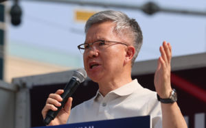 거리 나온 의사들 "관리급여 강행 땐 투쟁"