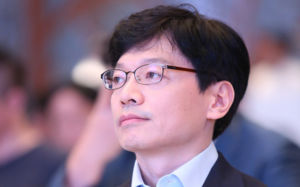 권혁빈 2.5조 재산분할…당분간 불편한 동거