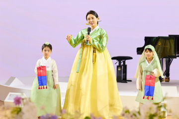 김혜경 여사, APEC 참석 배우자들과 친교…한식 오찬, 불국사 관람