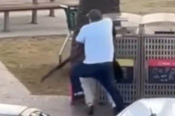 호주 테러범 제압한 '시민 영웅', 과일가게 운영하는 무슬림