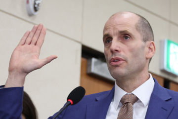 쿠팡, 美 SEC에 '셀프 조사' 공시…"3000건 유출"