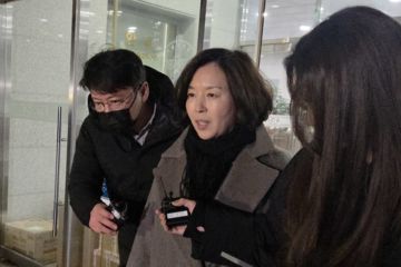 '강선우 1억' 김경 17시간 조사 종료…"사실대로 진술"