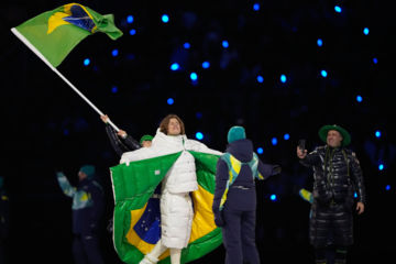 브라질 '명품 패딩' , 사우디 '전통 의상'…동계올림픽 개막식 패션