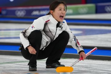 4강 좌절된 여자 컬링 "마지막 아니길 바랐는데…슬퍼"