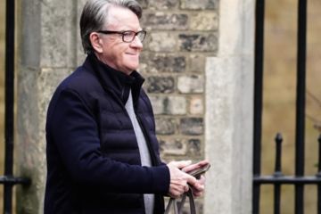 英 경찰, 맨델슨 전 주미 대사 엡스타인 파일 관련 체포