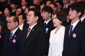 李, 3·1절 기념사 '한반도 평화' 강조…"어떠한 흡수 통일도 추구 안해"