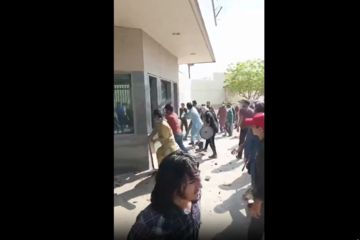 '하메네이 사살' 반발 확산…파키스탄서 美영사관 난입 시도 9명 사망