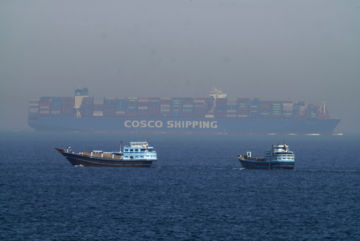 "모두 중국인!"…공격 피하려 최소 10척 '위장'