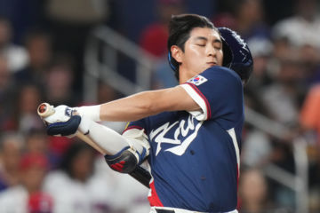 한국, 17년 만의 8강서 도미니카에 0-10 콜드게임 굴욕