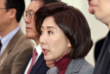 나경원, '공소취소 거래설' 의혹에 법사위 긴급현안질의 요구