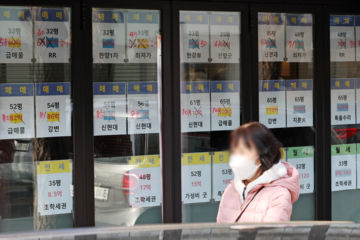 세금·대출 압박에 강남 '대장주' 아파트값도 꺾였다