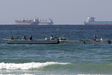헬륨·나프타 이어 황산까지…반도체 원료 수급 '빨간불'