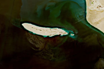 "기름띠, 우주서 보인다"…호르무즈 유조선 피격 '환경파괴' 논란