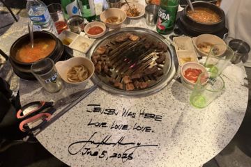 "나 다녀감"…젠슨황, '삼쏘 회동' 뒤 테이블에 친필 사인