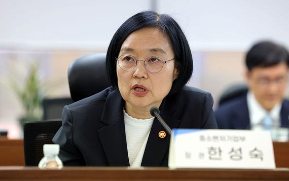 한성숙 총리 후보자 발탁…강훈식·정성호서 막판 선회 배경은