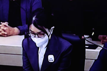 내내 고개 숙인 김건희…"징역 7년" 선고 후 미간 찌푸리며 퇴장