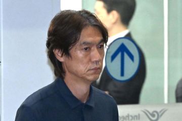 16강행 캐나다 감독 놓친 韓…홍명보·클린스만엔 '140억' 펑펑