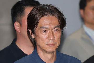 홍명보, 돌연 미국행…내분설 부인에도 의문 여전