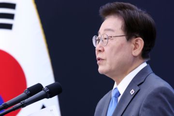 李 "메가 프로젝트, 지지율 때문이면 지선 전에 했을 것"