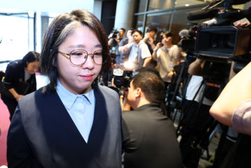 '남편 사무총장 임명'…용혜인 '정치자금법 위반' 고발 당해