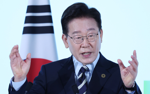 이 대통령 국정 지지율 37%…취임 후 최저