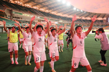 "왜 악수 안 하냐" 묻자 발끈…북한 감독 "축구만 할 뿐"