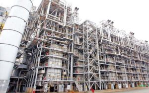 나프타 쇼크에 석유화학사들 버티기 돌입