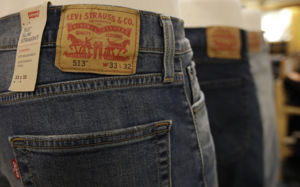 불황에도 유행에도 굳건…데님 '타임리스 아이템' 재조명