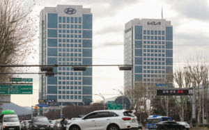 기름값 뛰자 전기차로…현대차·기아, 3월 판매 두배 증가