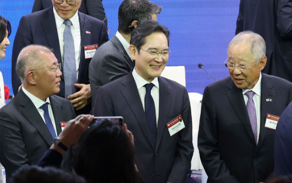 재계총수들 집결…마크롱과 사업협력 논의