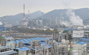 나프타 숨통 트이나…20일후 국내 도입 가능