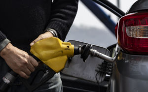 호르무즈 통행료 '변수'…고유가 장기화 우려