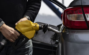 호르무즈 통행료 '변수'…고유가 장기화 우려