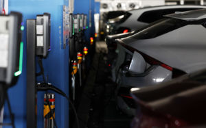 국내 전기차 100만대 눈앞…대세는 현대차