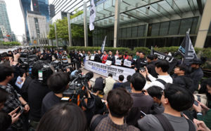 평택 노조 집회…삼성전자, 생산차질 방지 총력