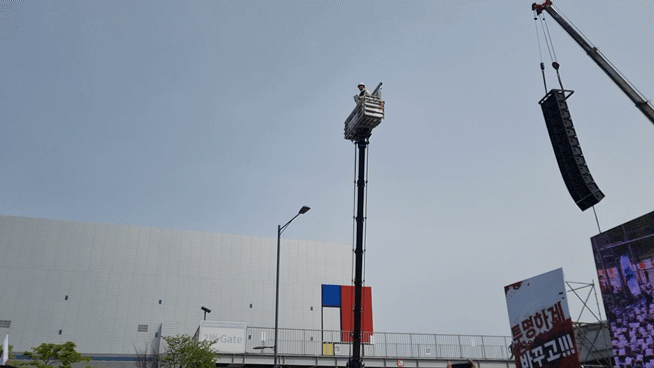 경영진 사진 밟고 찢고…도넘은 삼성전자 노조